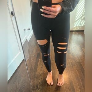 High-Waist Ripped Warrior Leggings black size Medium